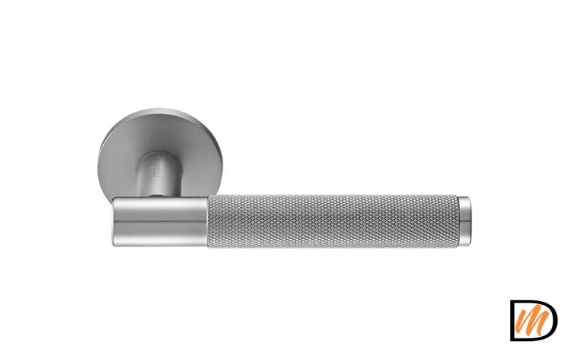 Ручка дверная AZRIELI MH-57-R6T MSC раздельная на круглой розетке 6 мм, цвет мат. сатин. хром, ЦАМ Light