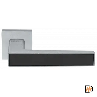 Ручка дверная SULLA  MH-48-S6 SSC/BL на квадратной розетке 6 мм, цвет суперматовый хром / черный, ЦАМ Light