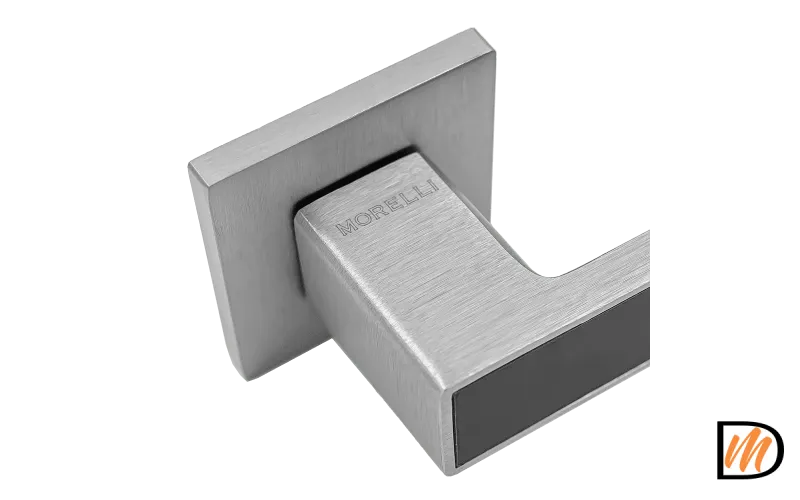 Ручка дверная SULLA  MH-48-S6 SSC/BL на квадратной розетке 6 мм, цвет суперматовый хром / черный, ЦАМ Light